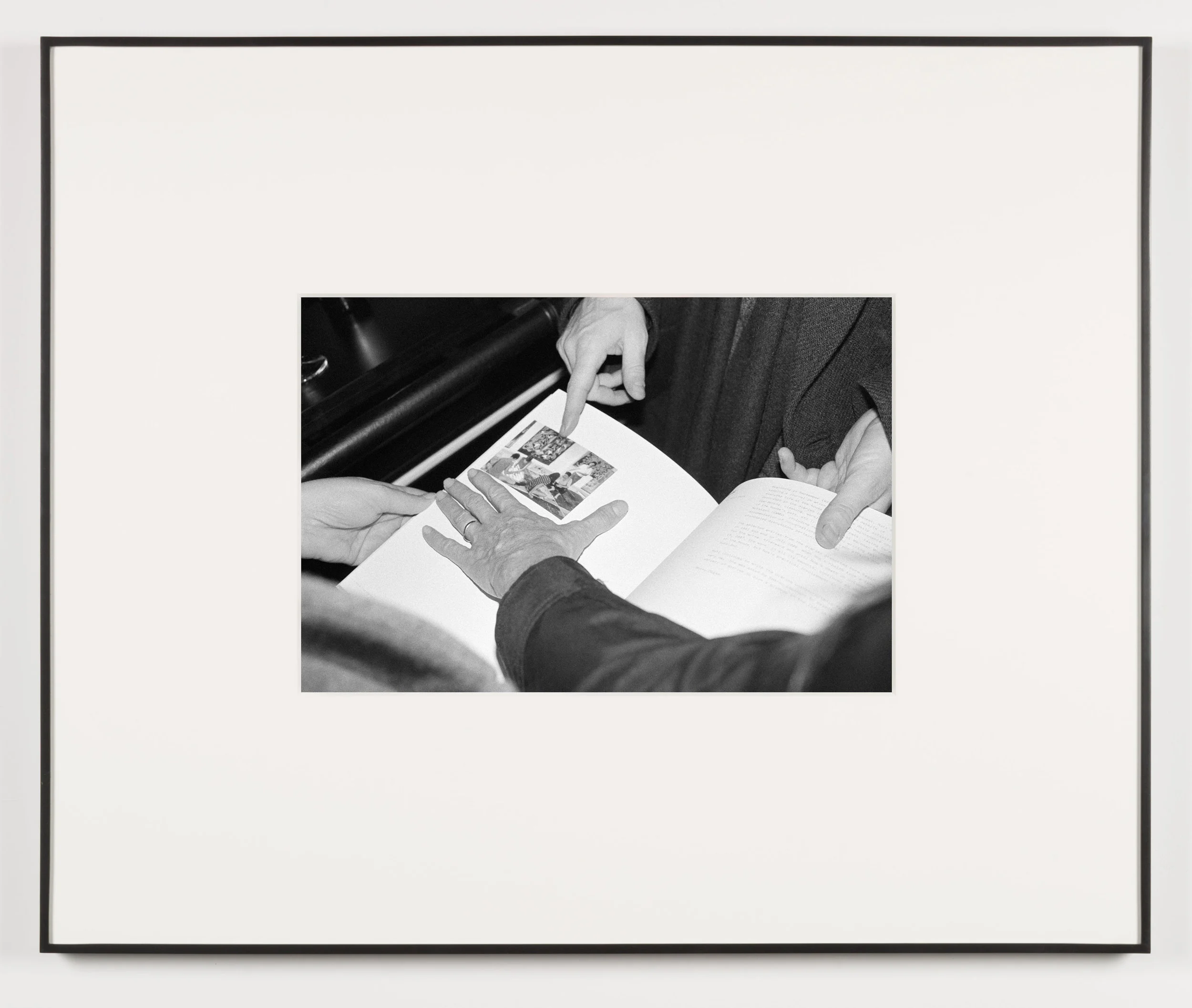 Die Erotische (Vienna, Austria, November 22, 2012) 2014 Black and white digital fiber print 13 1/2 x 20 inches Art Handling, 2011– Selected Bodies of Work, 2014