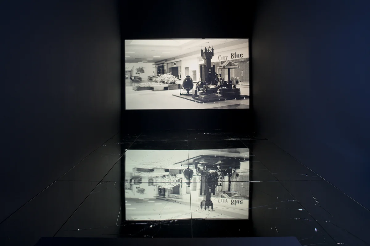 American Passages, 2001– 2009 Set of 180 images on analog slides shown via slide projection, 35mm slides, dual projection with dissolve unit Dimensions variable American Passages, 2001–2011 Passages, 2009