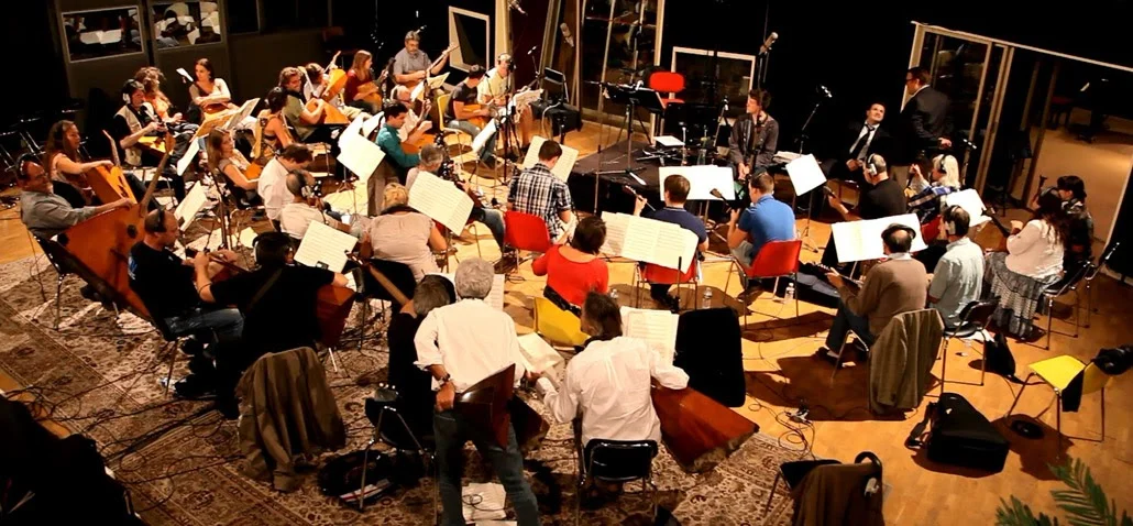 L'Orchestre Balalaïkas Saint-Georges est très heureux que le magnifique film de Wes Anderson, ait reçu autant de distinctions en 2014 et 2015. La dernière en date, l'Oscar de la meilleure musique, entre autres Oscars pour ce film, récompense le compositeur français Alexandre Desplat. Nous sommes particulièrement heureux d'avoir participé, avec nos balalaïkas, à l'enregistrement de la bande originale de ce film à Paris.
