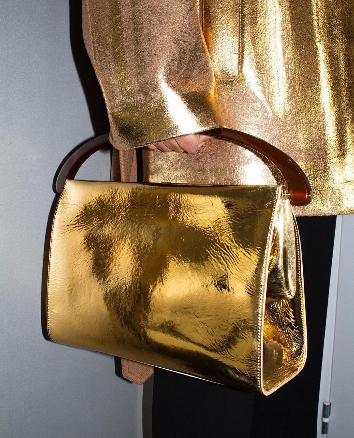 Gold heavenly details by @driesvannoten 

#gold #fashion #driesforever