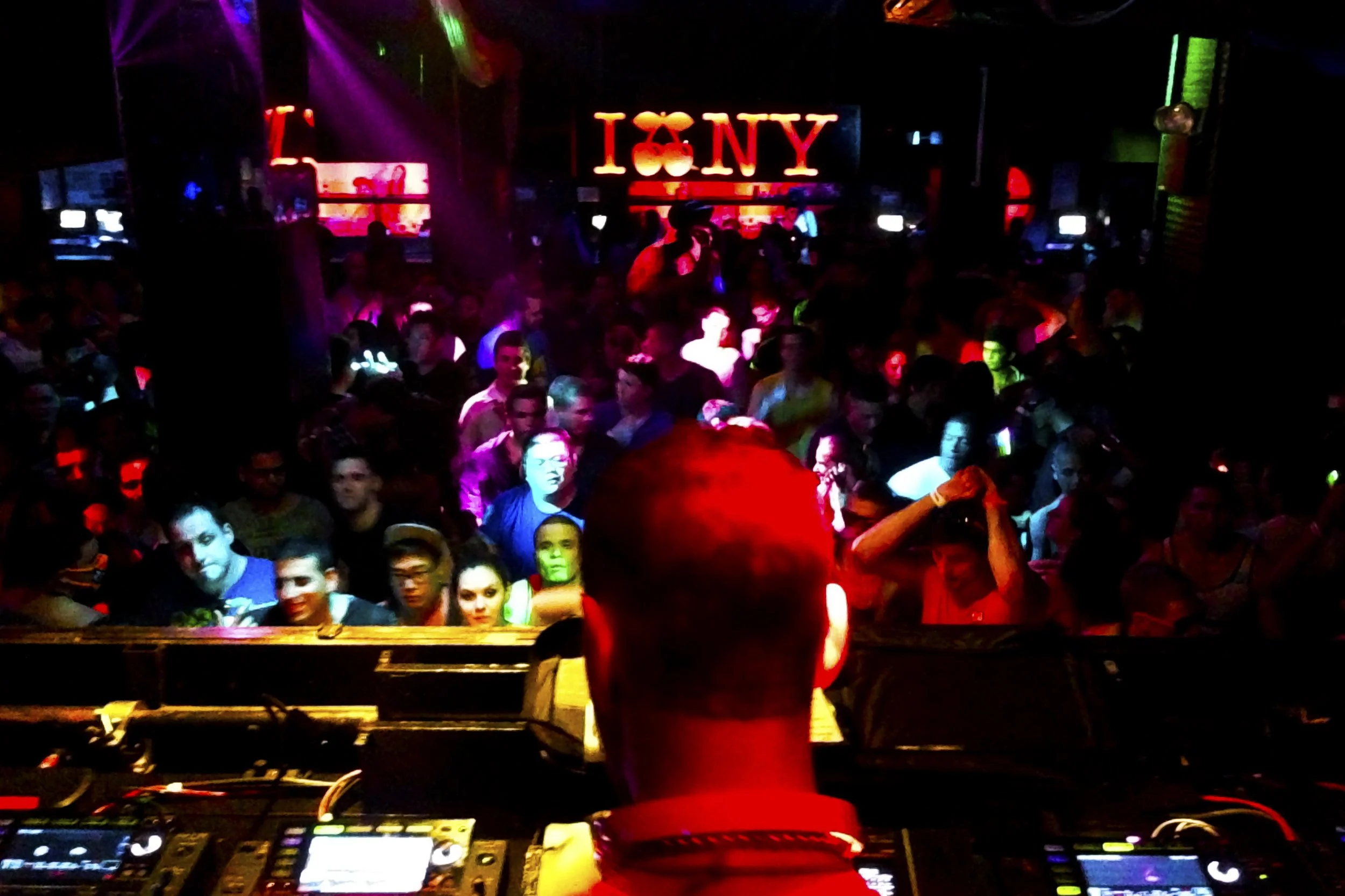 DJing Pacha 5.JPG