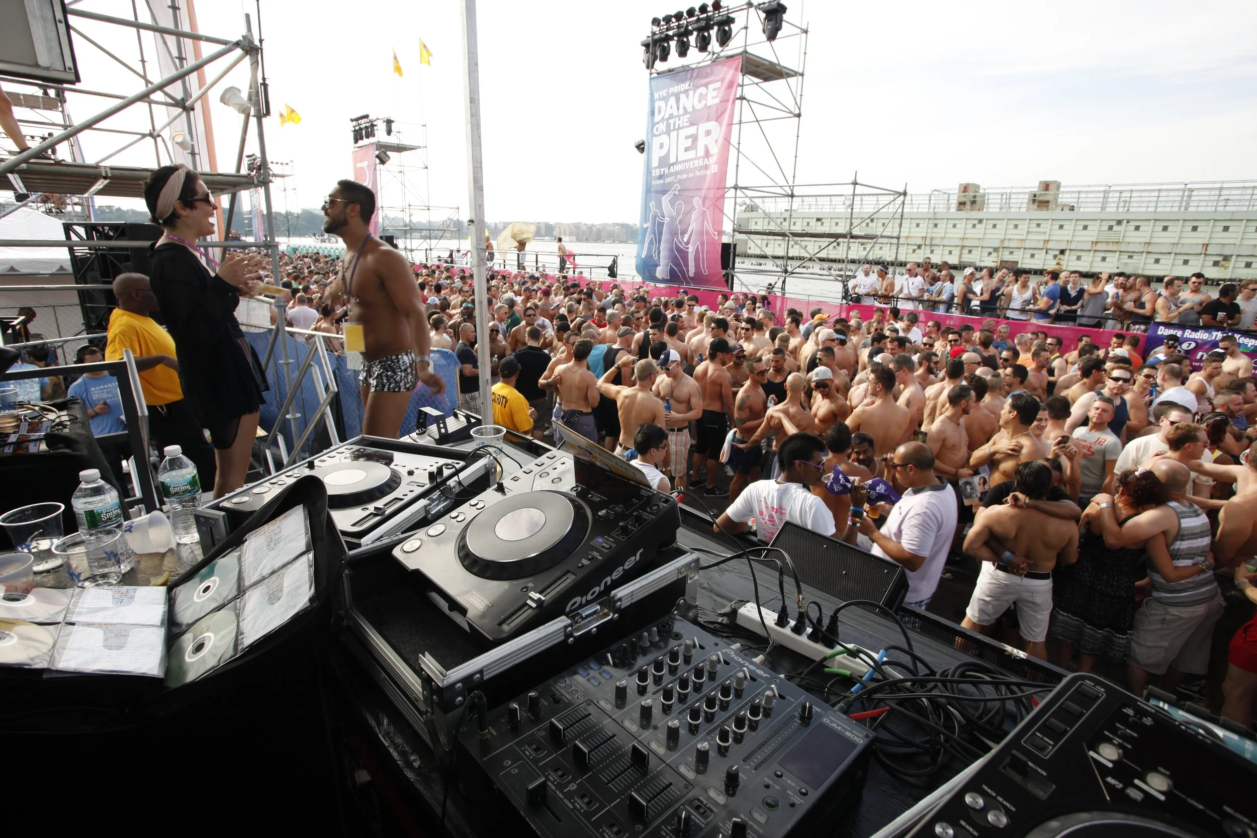 Pier Dance NYC Gay Pride 2011 11; Crowd Shot.JPG