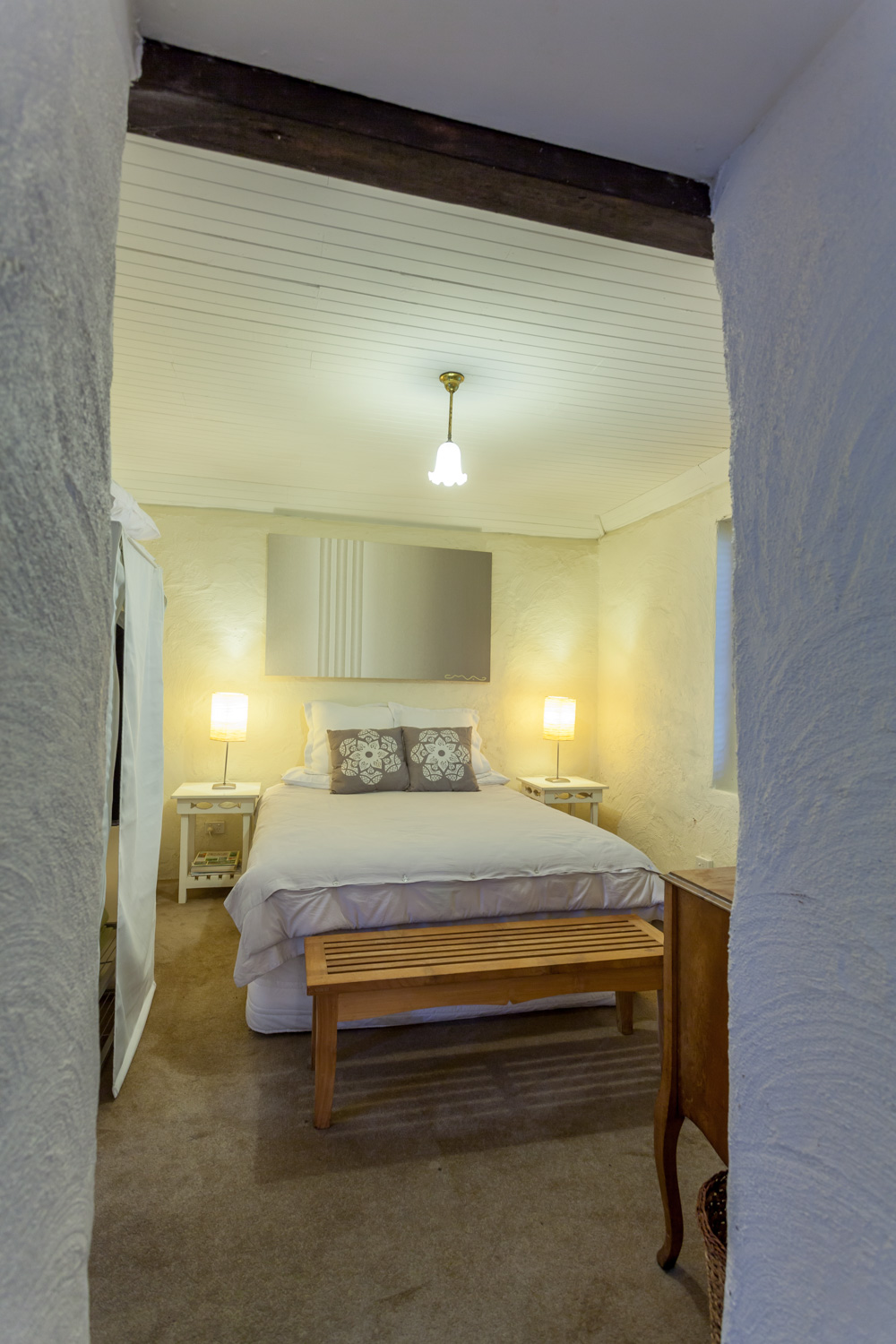 Queen size bedroom.jpg