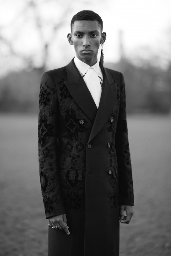 ALEXANDER-MCQUEEN-FW17-HERO-3-667x1000.jpg