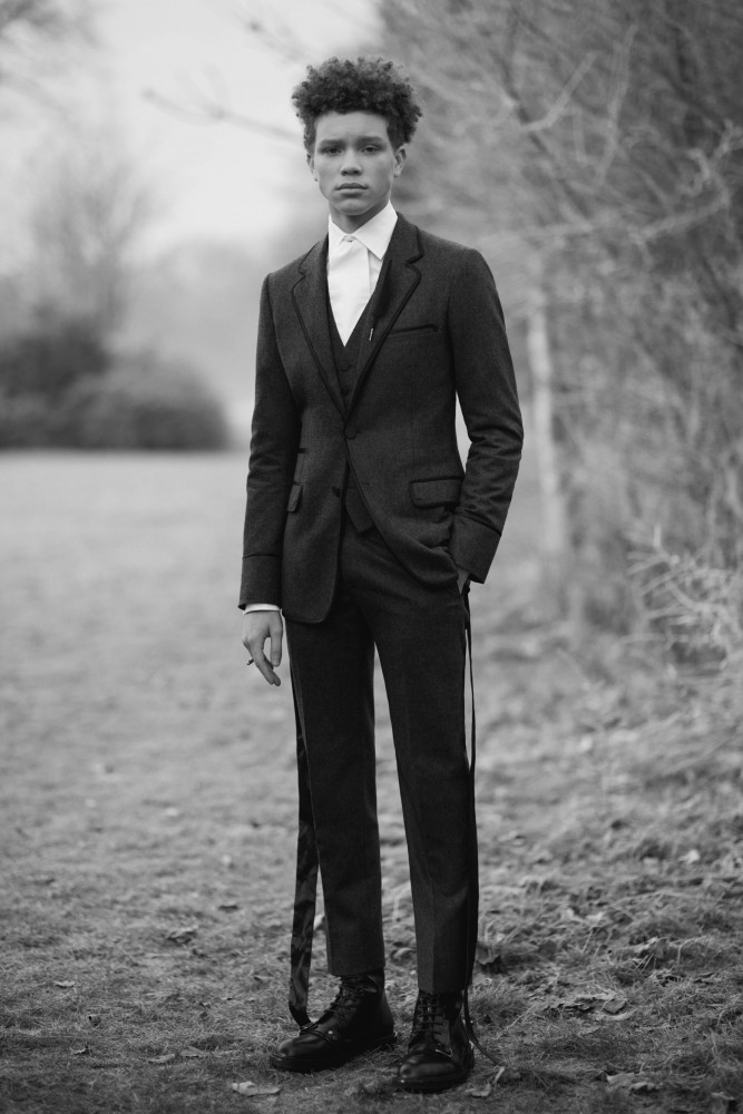 ALEXANDER-MCQUEEN-FW17-HERO-4-667x1000.jpg