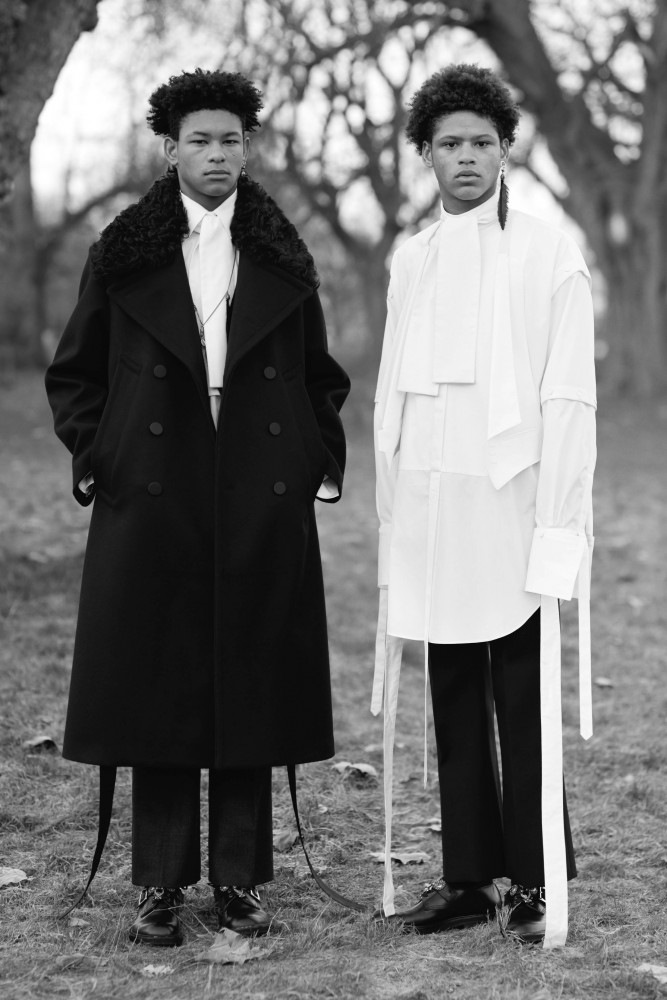 ALEXANDER-MCQUEEN-FW17-HERO-5-667x1000.jpg