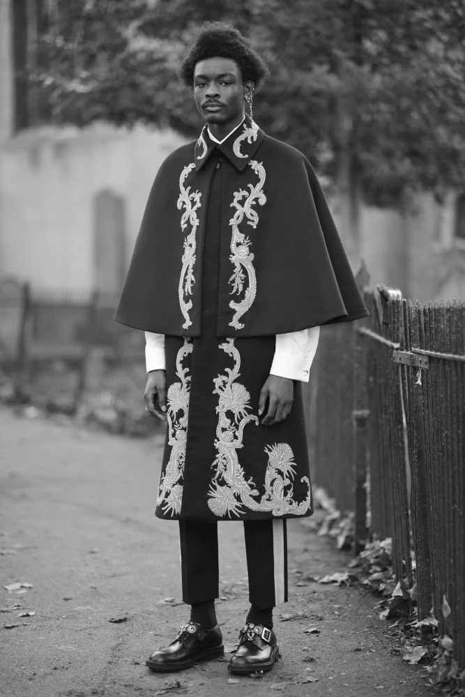 ALEXANDER-MCQUEEN-FW17-HERO-26-667x1000.jpg
