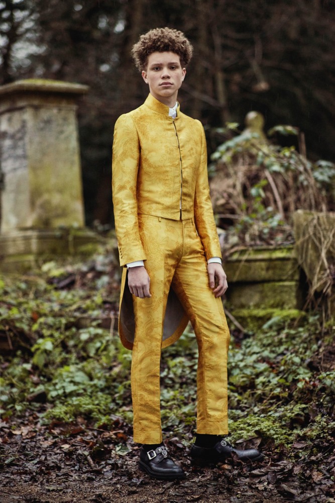 ALEXANDER-MCQUEEN-FW17-HERO-28-667x1000.jpg
