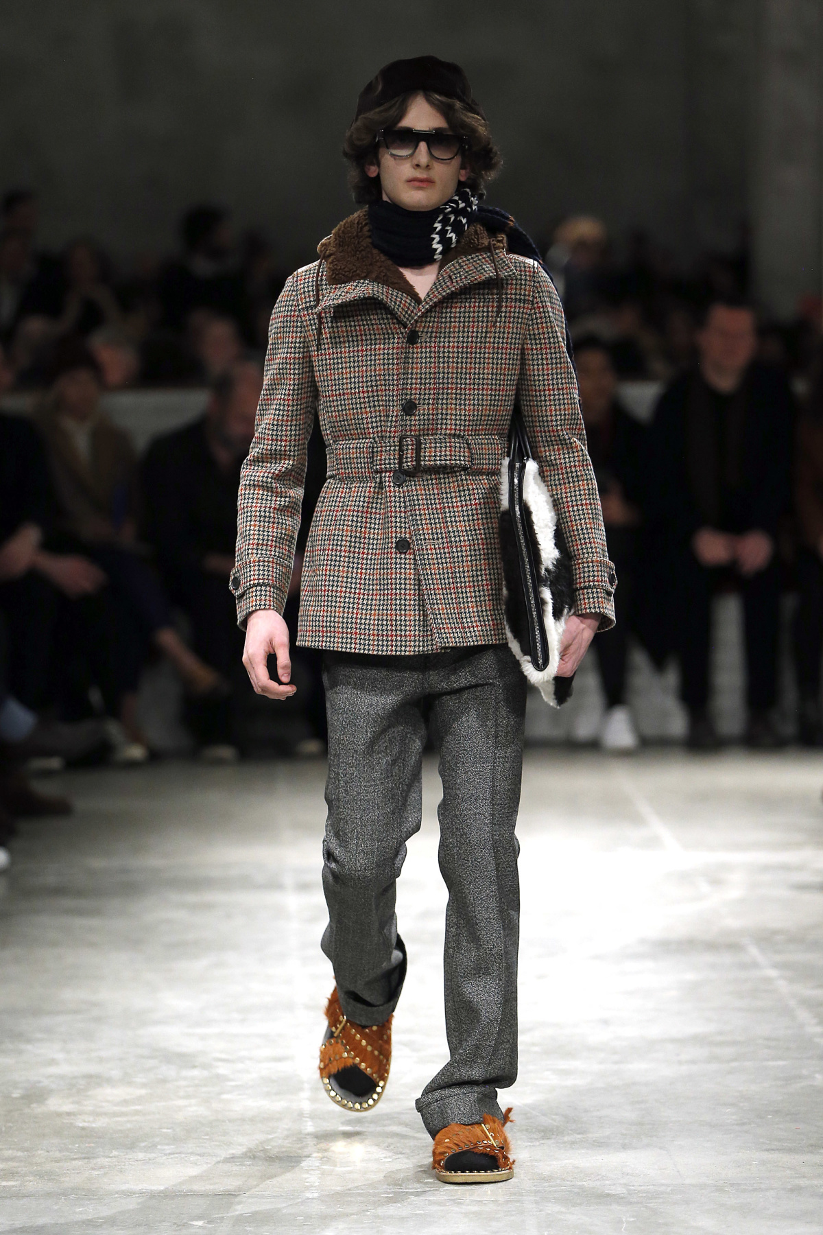 prada_look_30_2017_aw_mens.jpeg