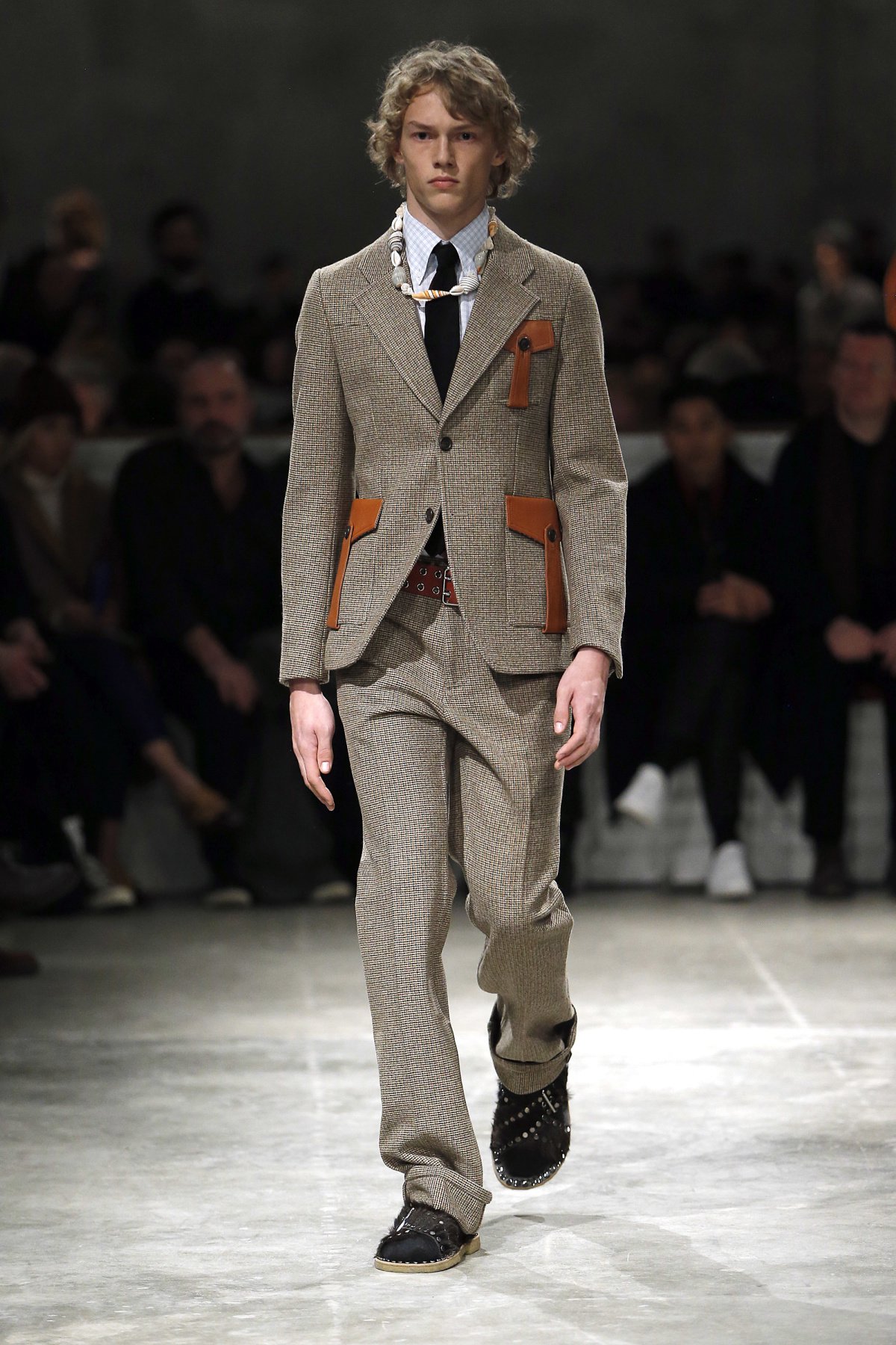 prada_look_52_2017_aw_mens.jpeg