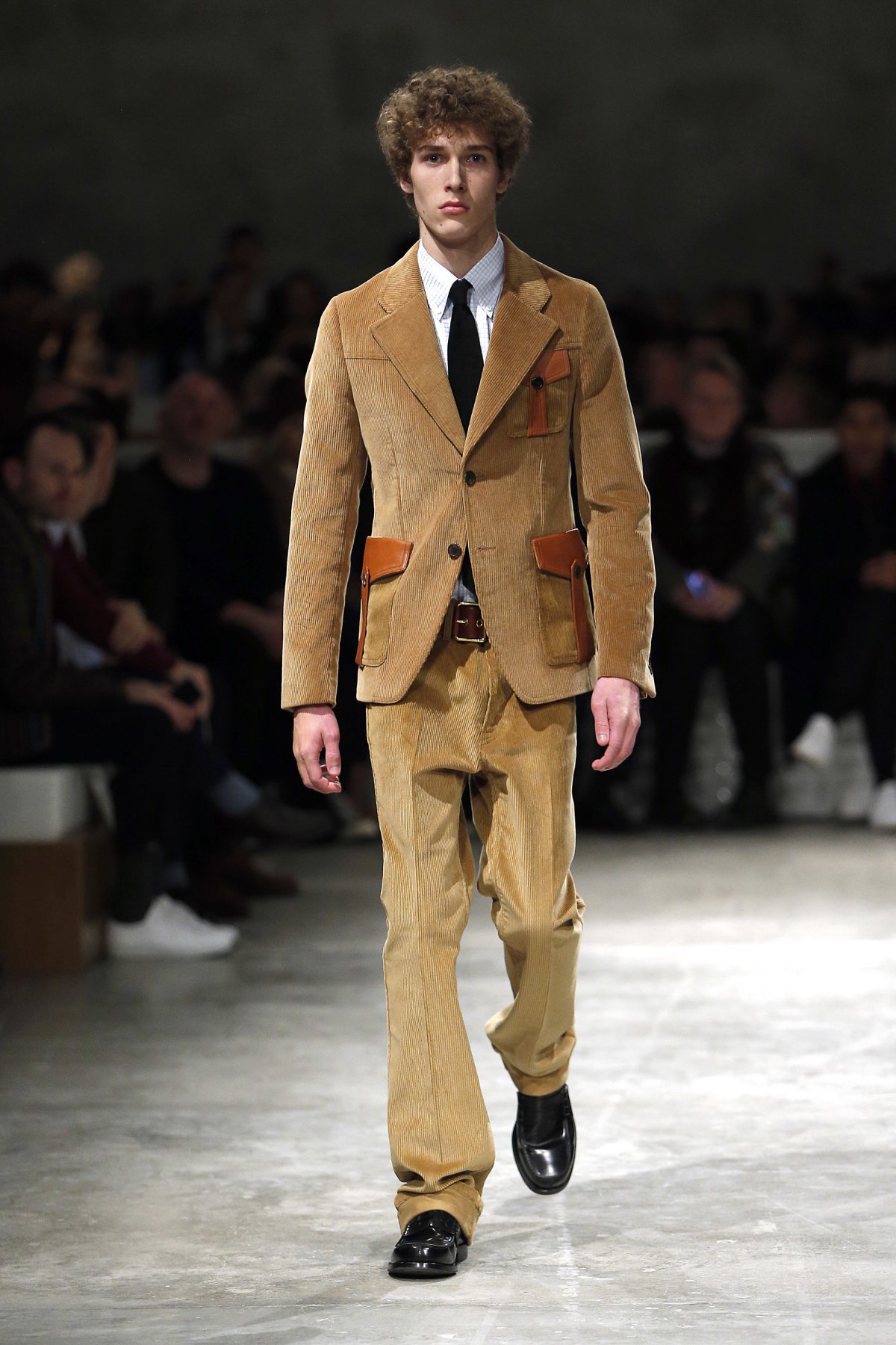 prada_look_54_2017_aw_mens.jpeg