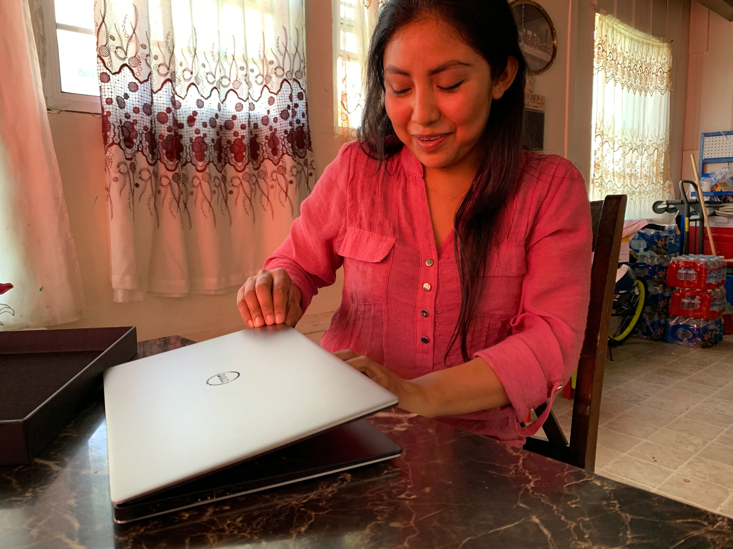  Ana opening her new laptop for the first time! 