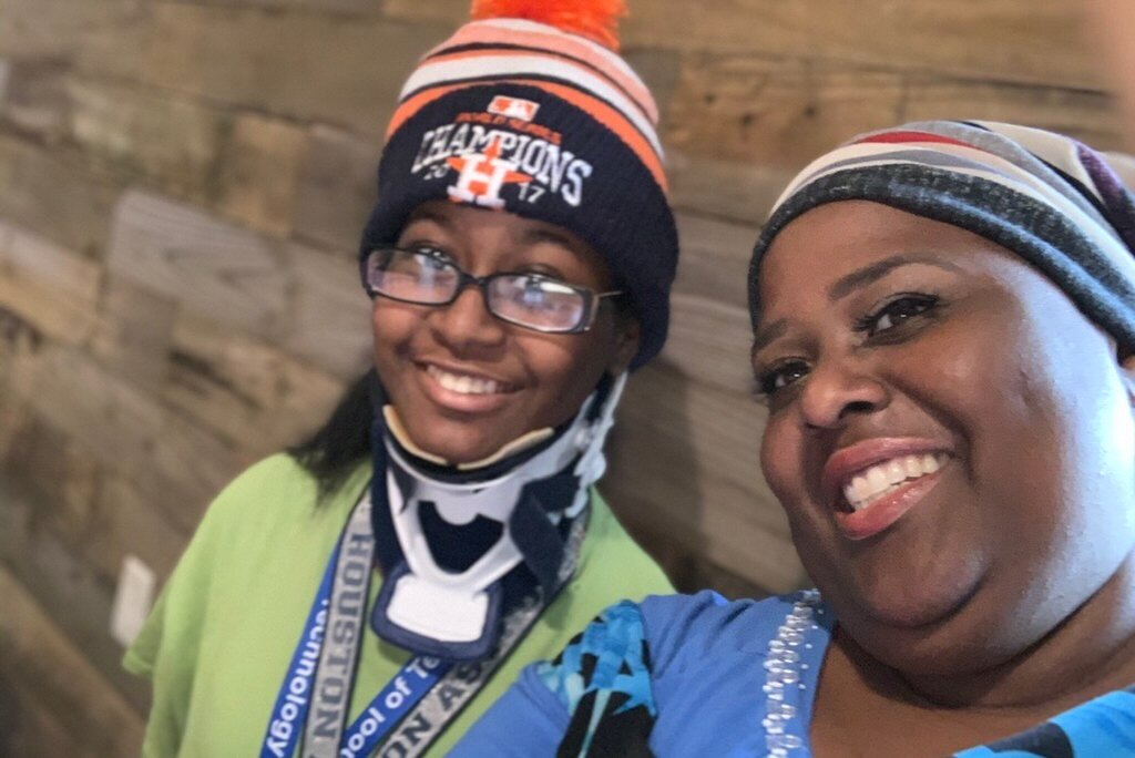  London poses with her mom during recovery 