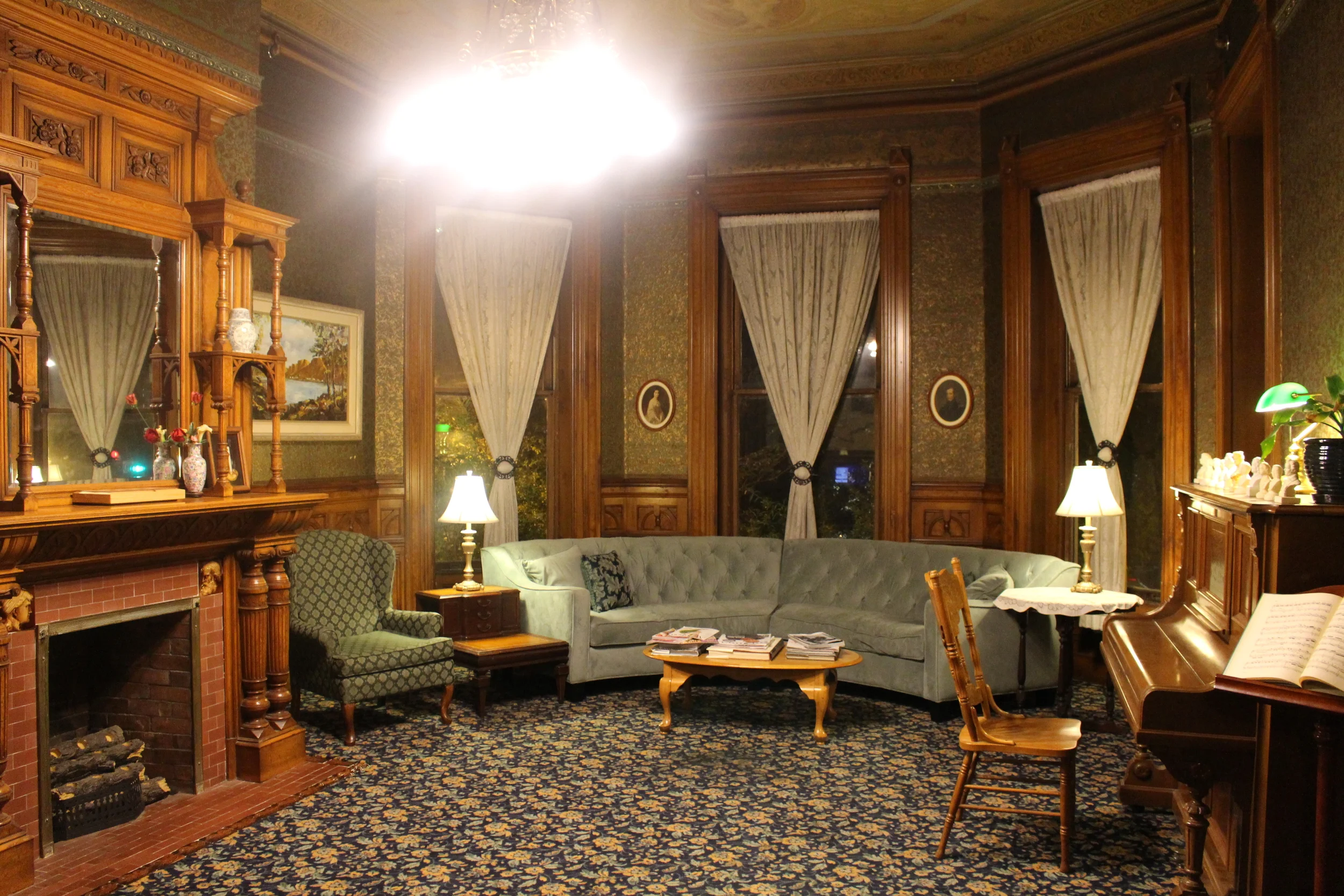 L'auberge de jeunesse la plus classe du monde, installée dans un bâtiment du 19ème à Sacramento. J'ai passé des soirées à écrire sur ce canapé tout en sirotant du thé comme une grande dame :p