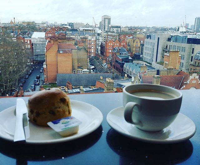 Breakfast avec vuueee 😀 #londonlife #breakfast #view #ptitdej #vivelavie