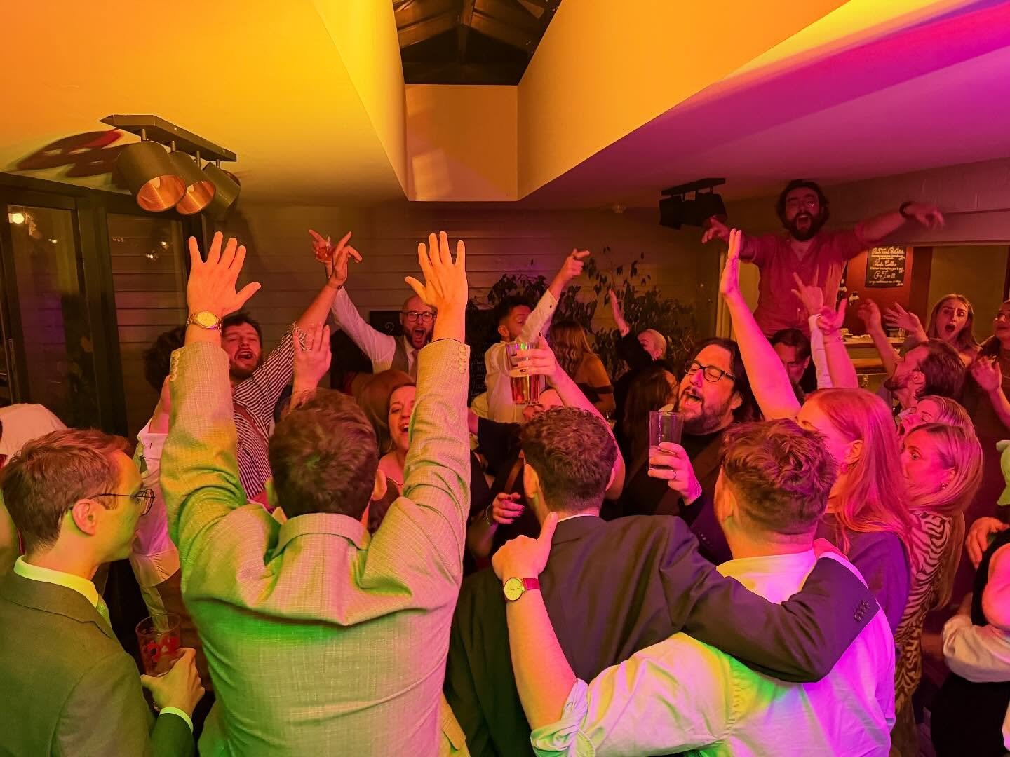 Had a lovely time DJng for Toby &amp; Laura a few weeks ago 🪩❤️🤩 

DJ: @polar_bears_can_dance 
Venue: @thejollysportsmansussex 

#sussex #sussexwedding #sussexweddingsupplier #sussexweddings #dj #djs #festival #djlife