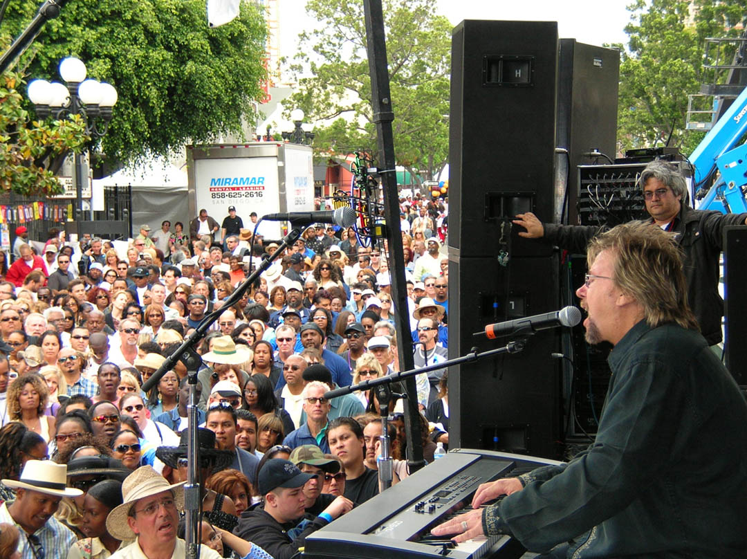 DP Performs San Diego Gaslamp  profile  May 06.jpg