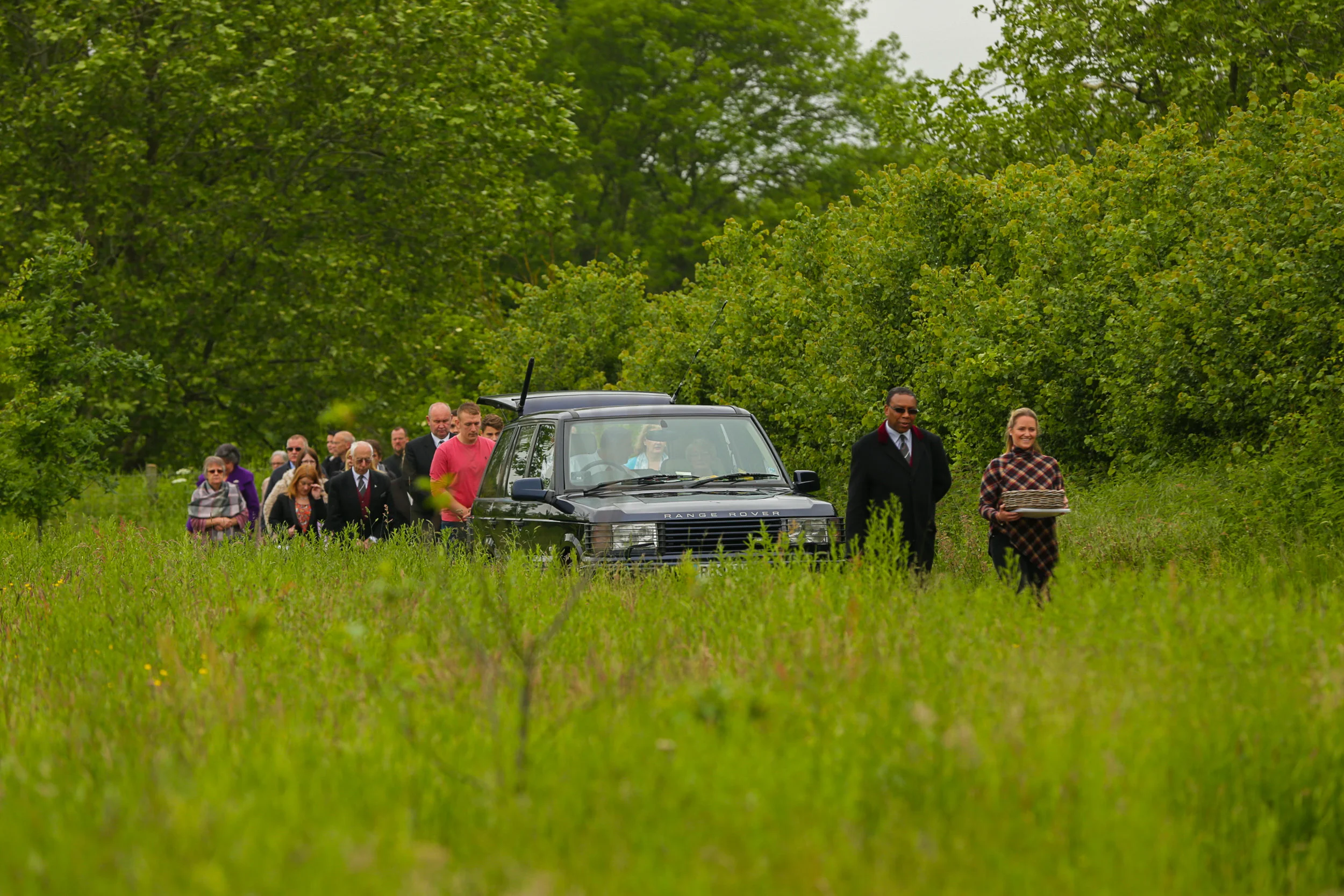 landrover down to grave side.jpg