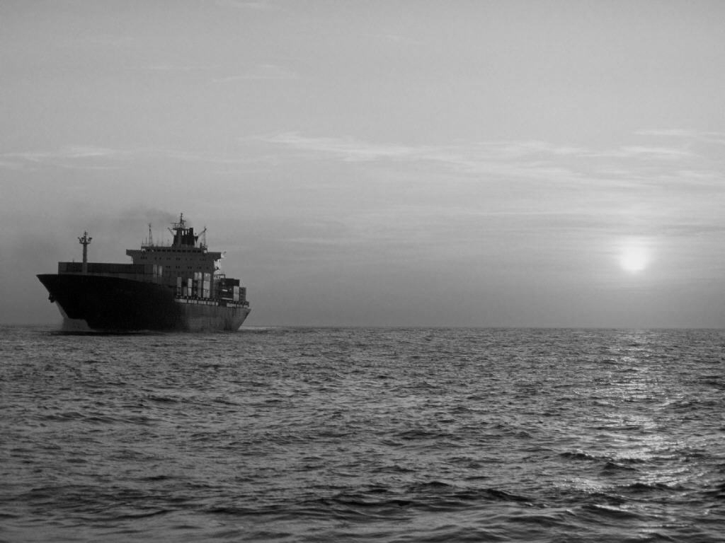 460074-Container-ship-at-sunset.jpg