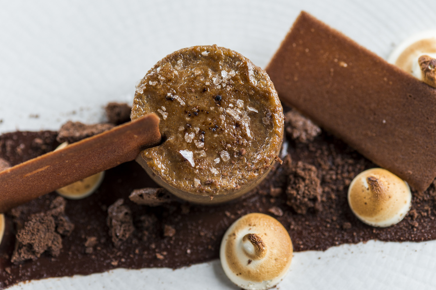 Salted caramel dessert with italian meringue