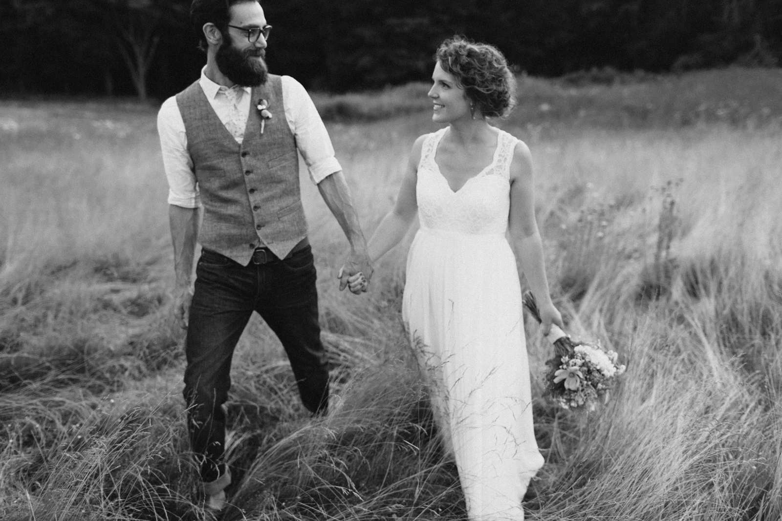 Backyard Wisconsin Wedding-028.jpg