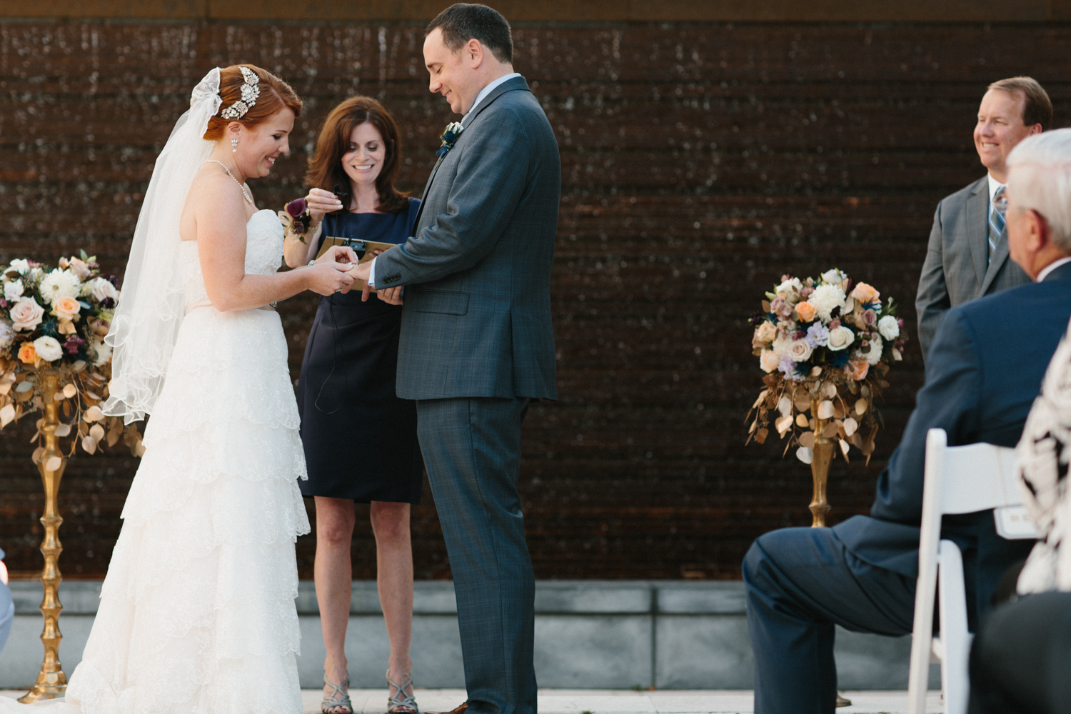 Grand Rapids Michigan Art Museum Wedding Michigan Wedding Photographer-016.jpg