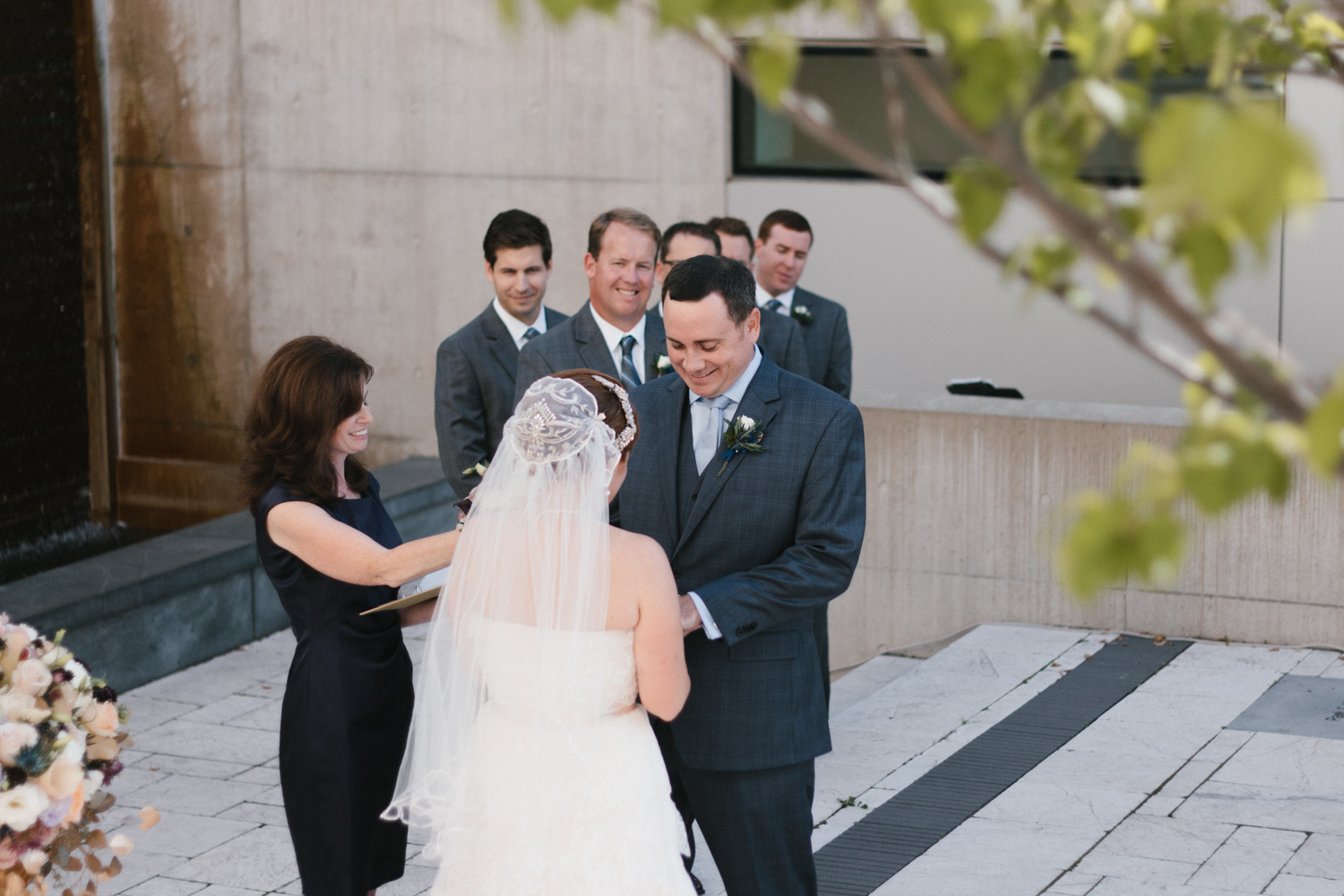 Grand Rapids Michigan Art Museum Wedding Michigan Wedding Photographer-027.jpg