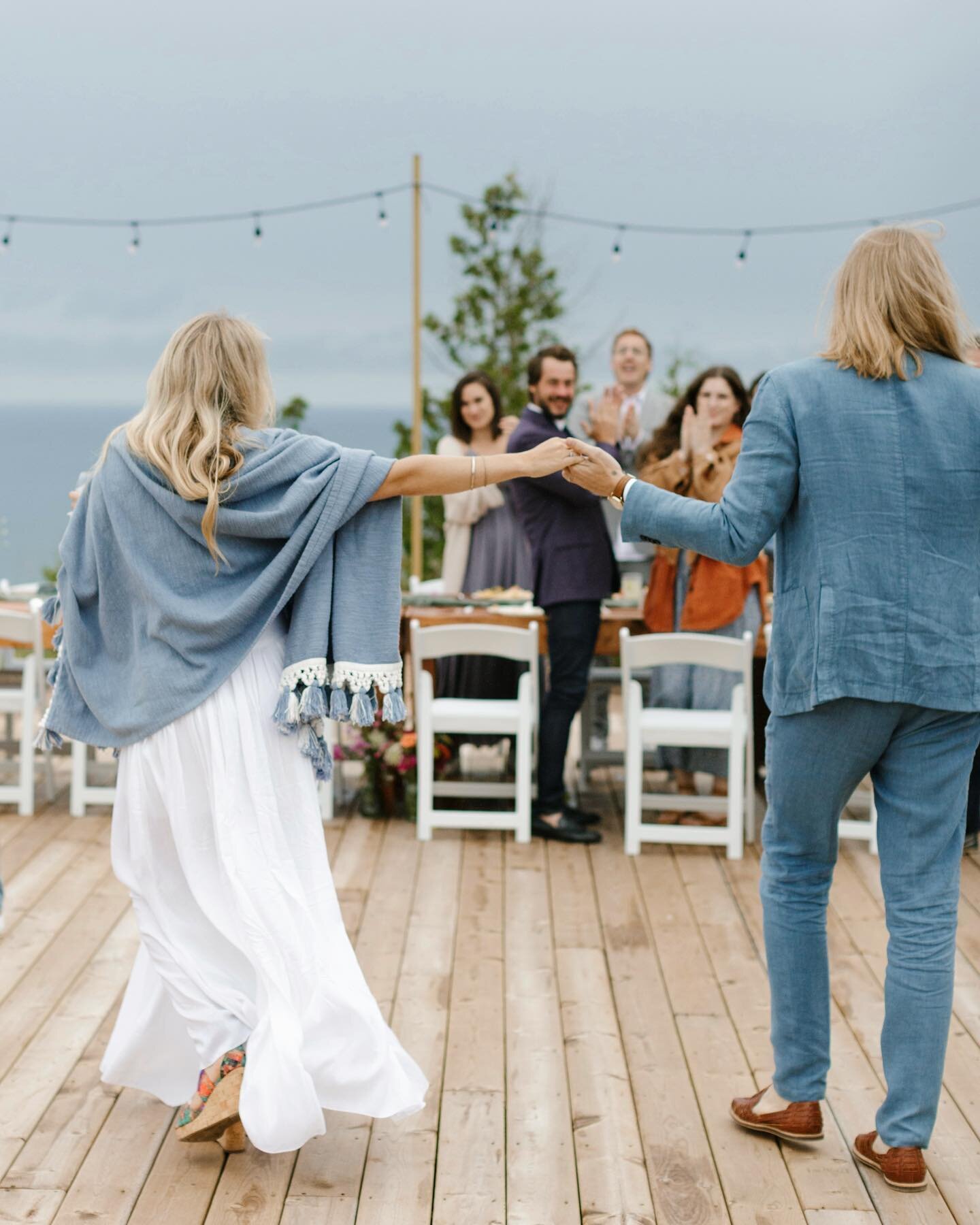 K&amp;S, walking into their reception on the bluff. ✨