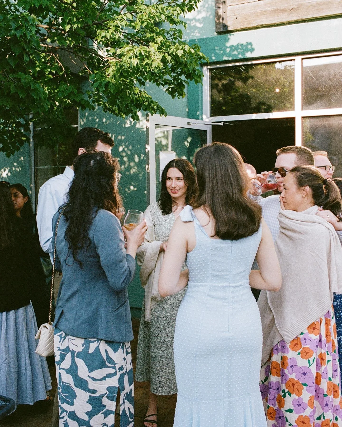 M&amp;T invited their guests to meet them the night before in Traverse City, kicking the weekend off in perfect northern Michigan style. They had drinks at @mammoth_distilling in Traverse City&rsquo;s warehouse district, with music by @jdomanickmusic