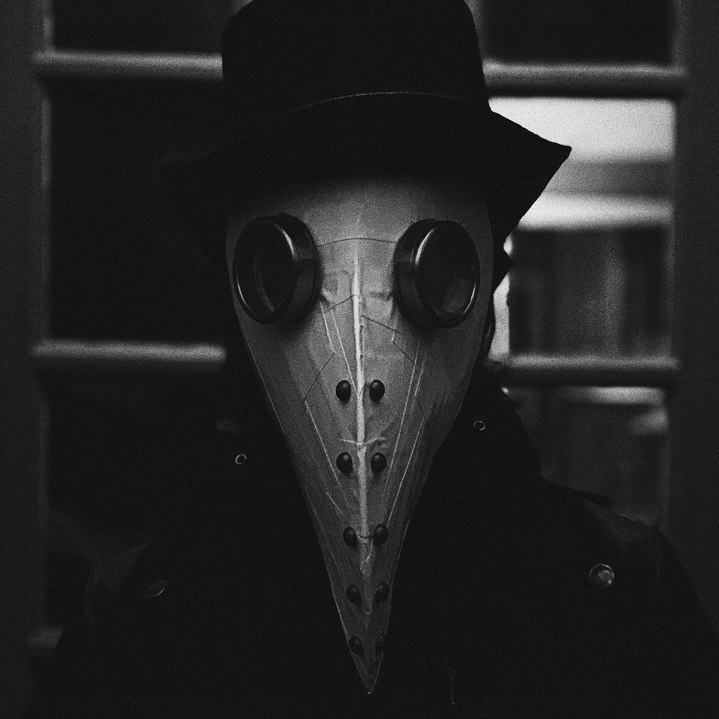 The days of princess peach and pokemon are gone. Tay wanted to be something spooky for the first time ever. I think a plague doctor checks that box. Costume by @jesrayson #taylorbella 🖤