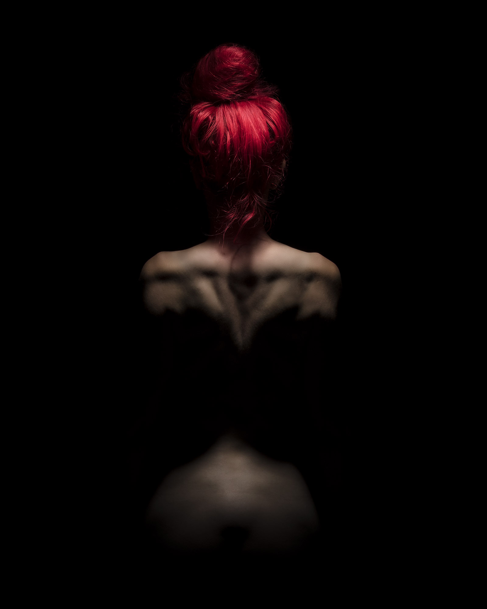 F11 / 1/200th / ISO 100 - gridded reflector right above the model.