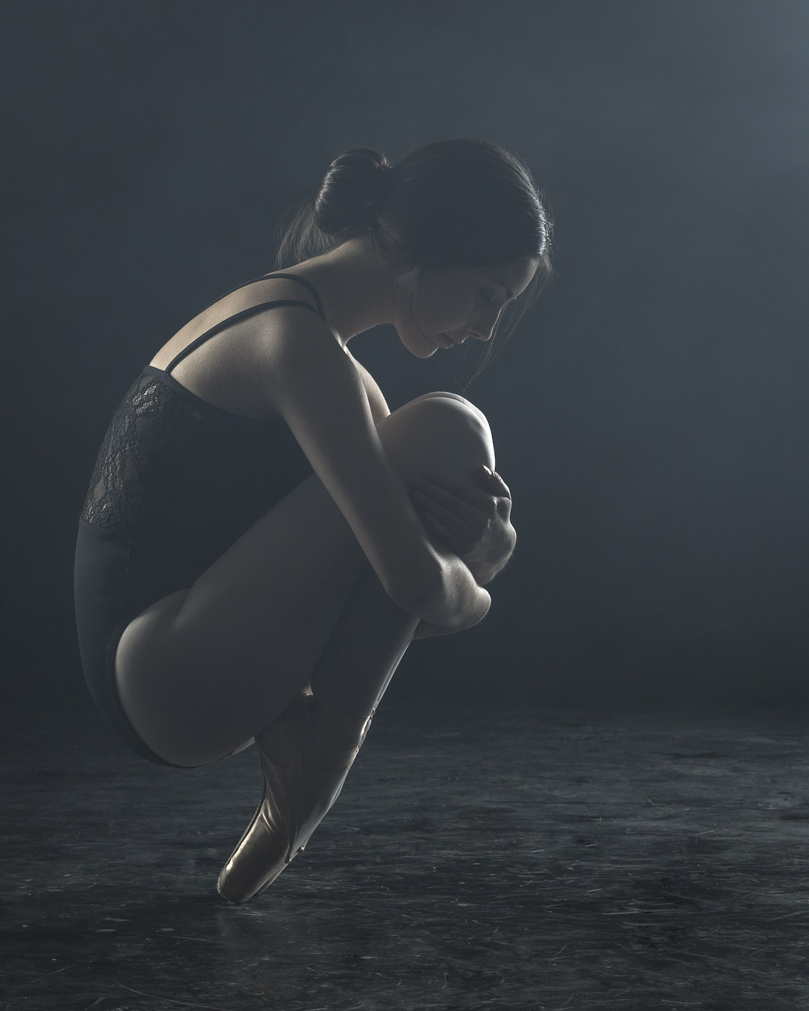 ballerina-squatting-en-pointe.jpg