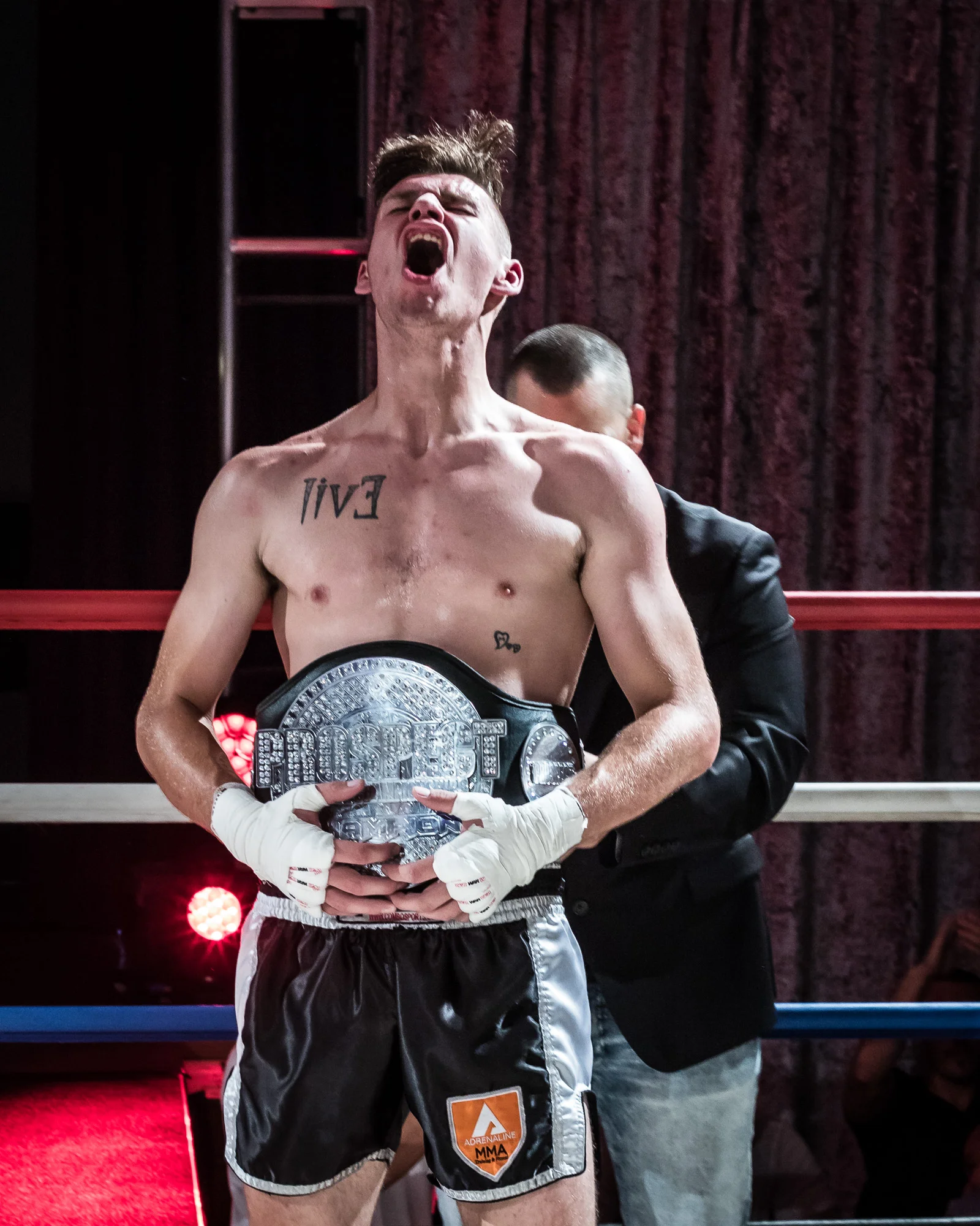 Gord Cunningham winning the light heavyweight title.