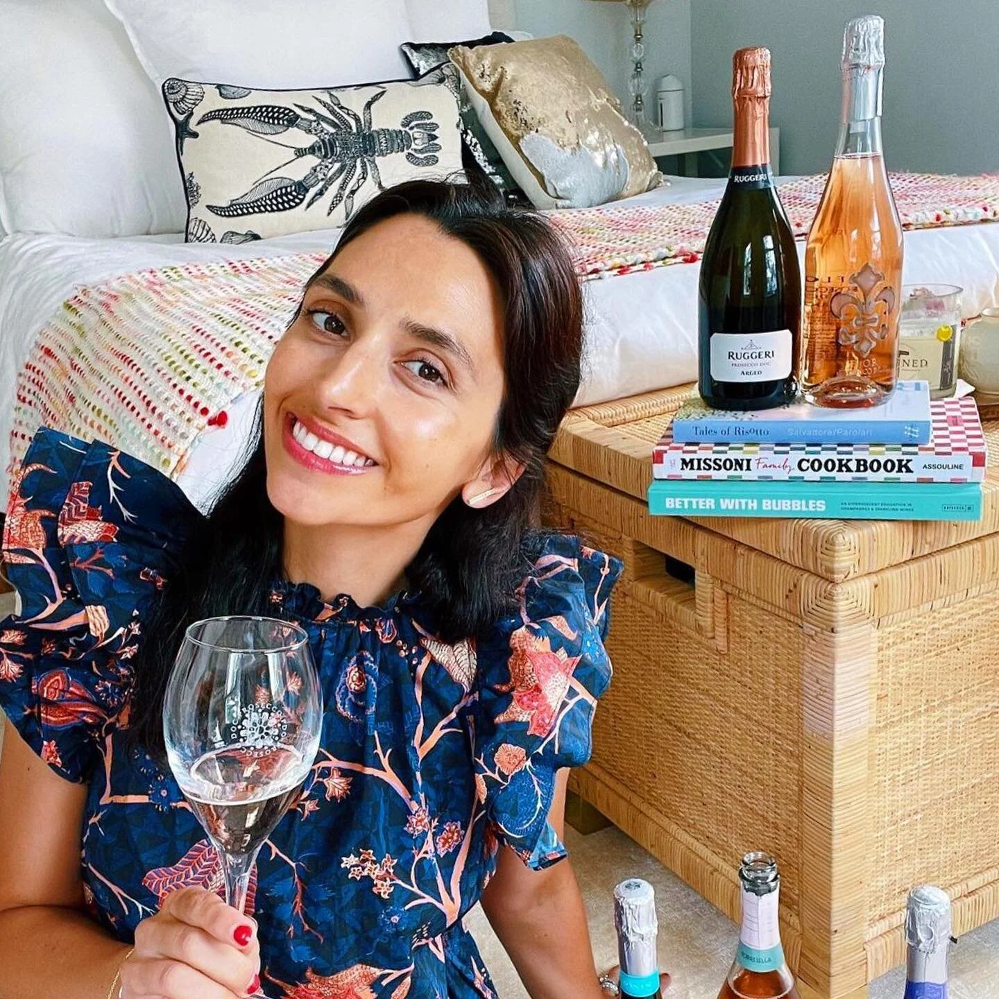 @winefarer popping bottles with @ProseccoDOC_USA and enjoying @trevisiolspumanti Flor Ros&eacute; Prosecco for #NationalProseccoWeek 
Swipe to learn her 3 fun facts re: Prosecco DOC.

🇪🇺Campaign financed according to EU regulation no.1308/2013