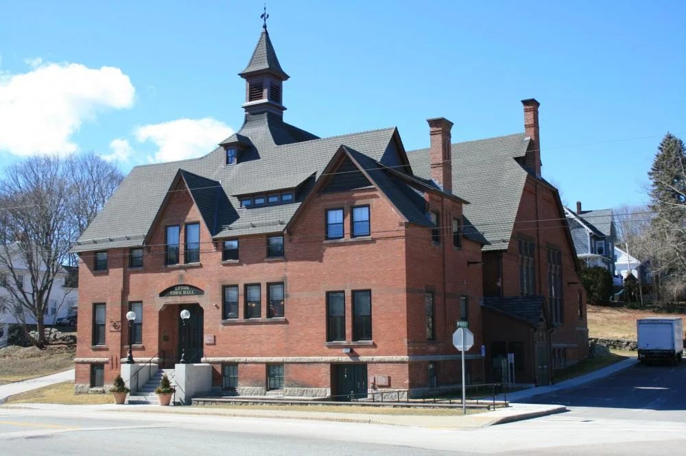 Welcome to Upton! Upton MA is a Perfect commuter location for those wanting to be close to the Hopkinton 495 exit, Mass Pike and grafton commuter rail.