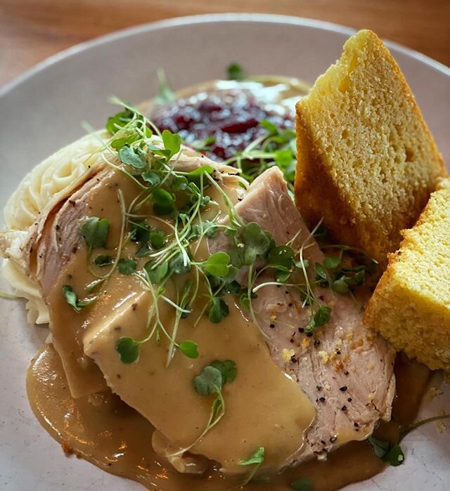 Serving Turkey Dinner with corn bread, mashed potatoes, cranberry jam, gravy
Family Style or A La Carte 🍽