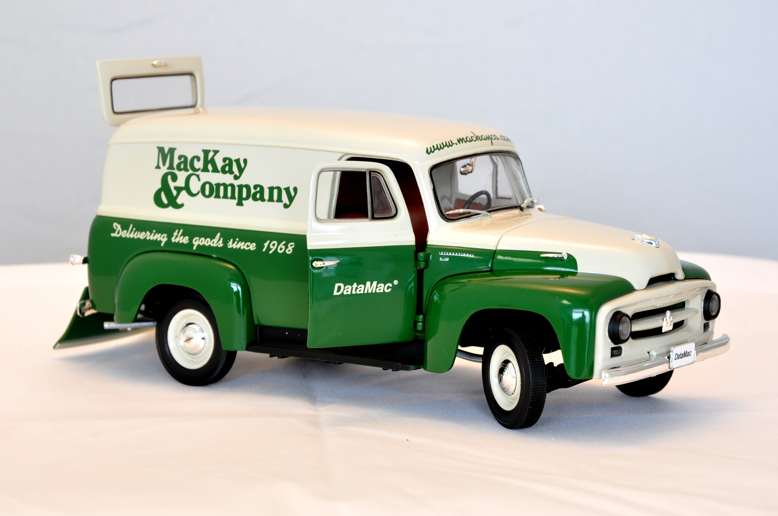 1953 INTERNATIONAL HARVESTER L-110 PANEL TRUCK