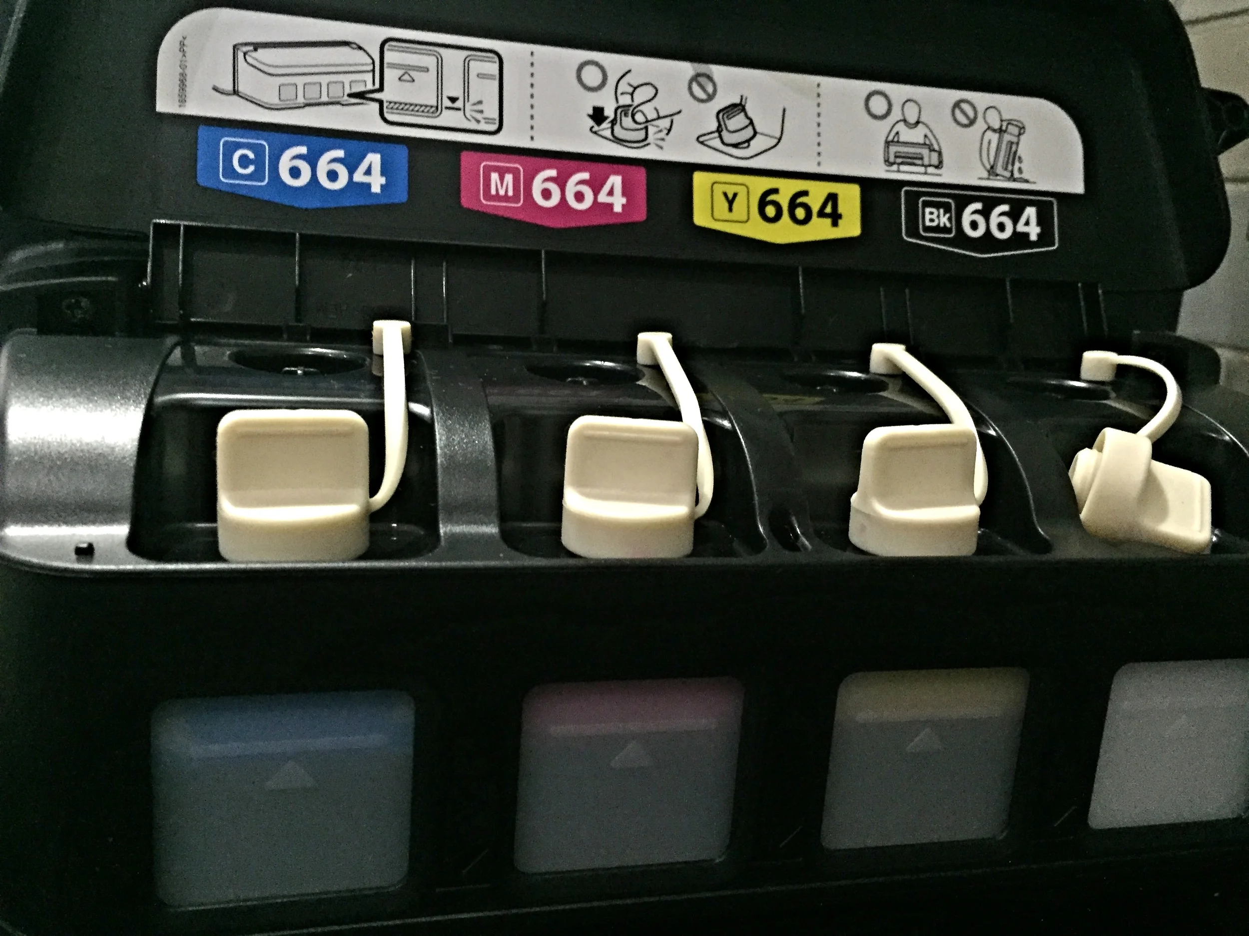 Epson EcoTank ET-2500 Review – photo of the ink tanks