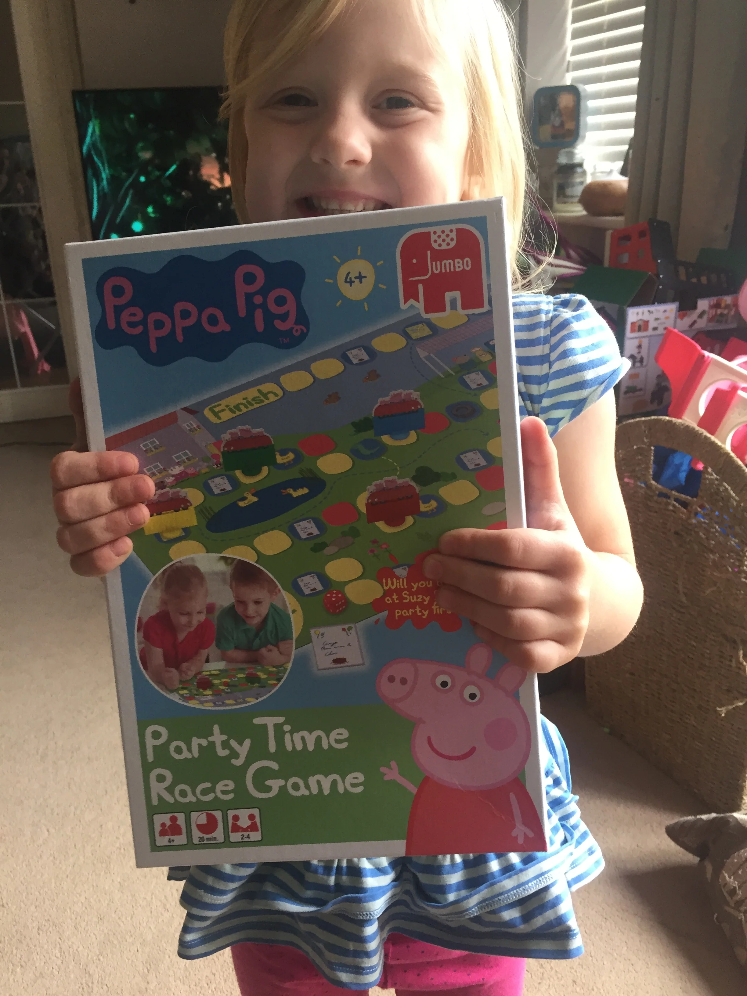 Summer loves Peppa Pig (what pre-schooler doesn't?!) so when we were invited to become part of the Offical Peppa Pig blogger team, we were super excited. We were sent a huge box of Peppa Pig products to review, perfect for some school holiday fun. We've been trying them out the past couple of weeks playing and testing out all our new Peppa Pig products.