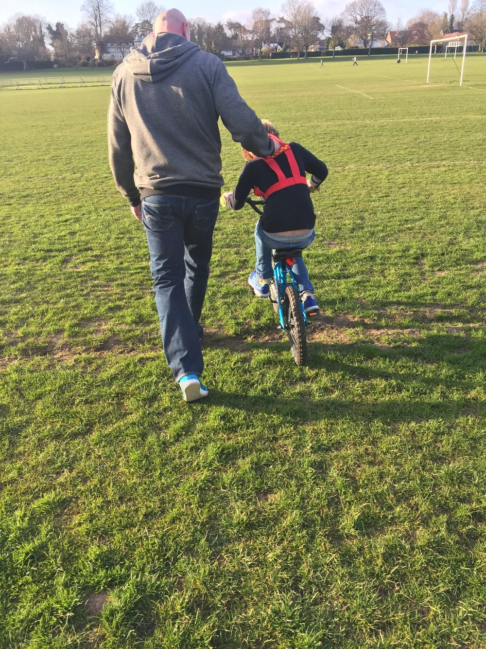 Crikey Bikey TEACH YOUR KIDS TO RIDE A BIKE WITHOUT STABILISERS