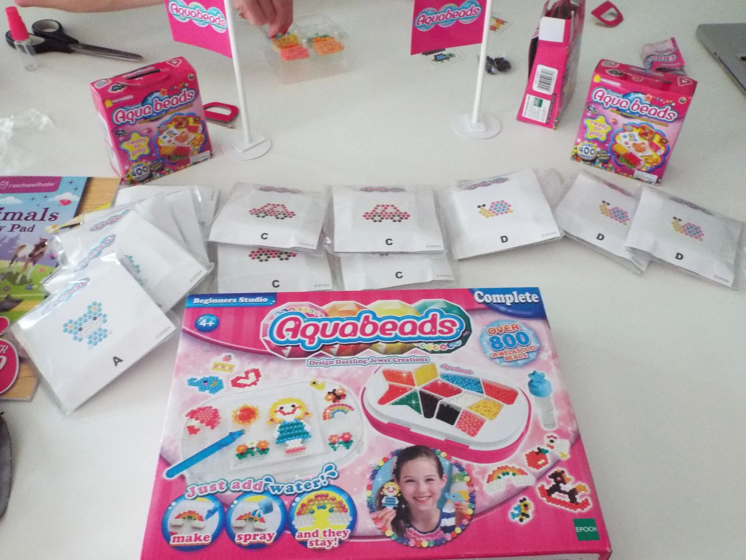 Comeround.com invited us to join in their latest campaign, Aquabeads. We were sent a large hamper of Aquabead goodies. Included in the pack was the Aquabeads Complete, along with mini kits and demo samples.