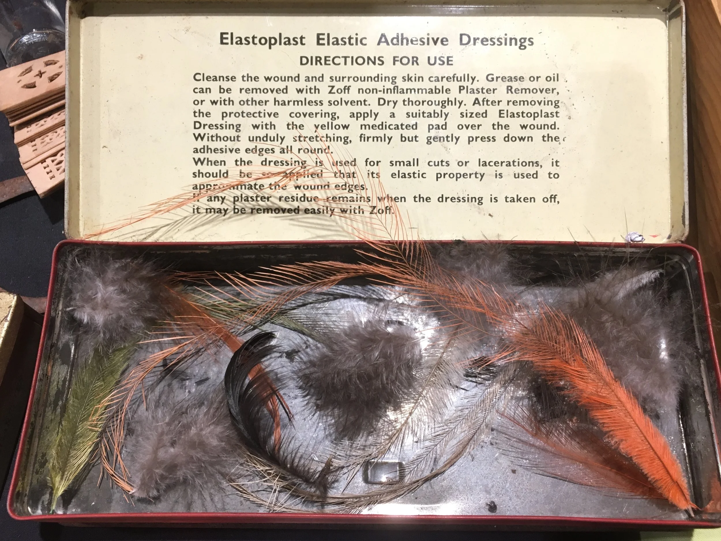 I'll be making some work to go inside this gorgeous old tin I discovered on the Trade stand run by 2 lovely ladies that have an eye for 'finds'