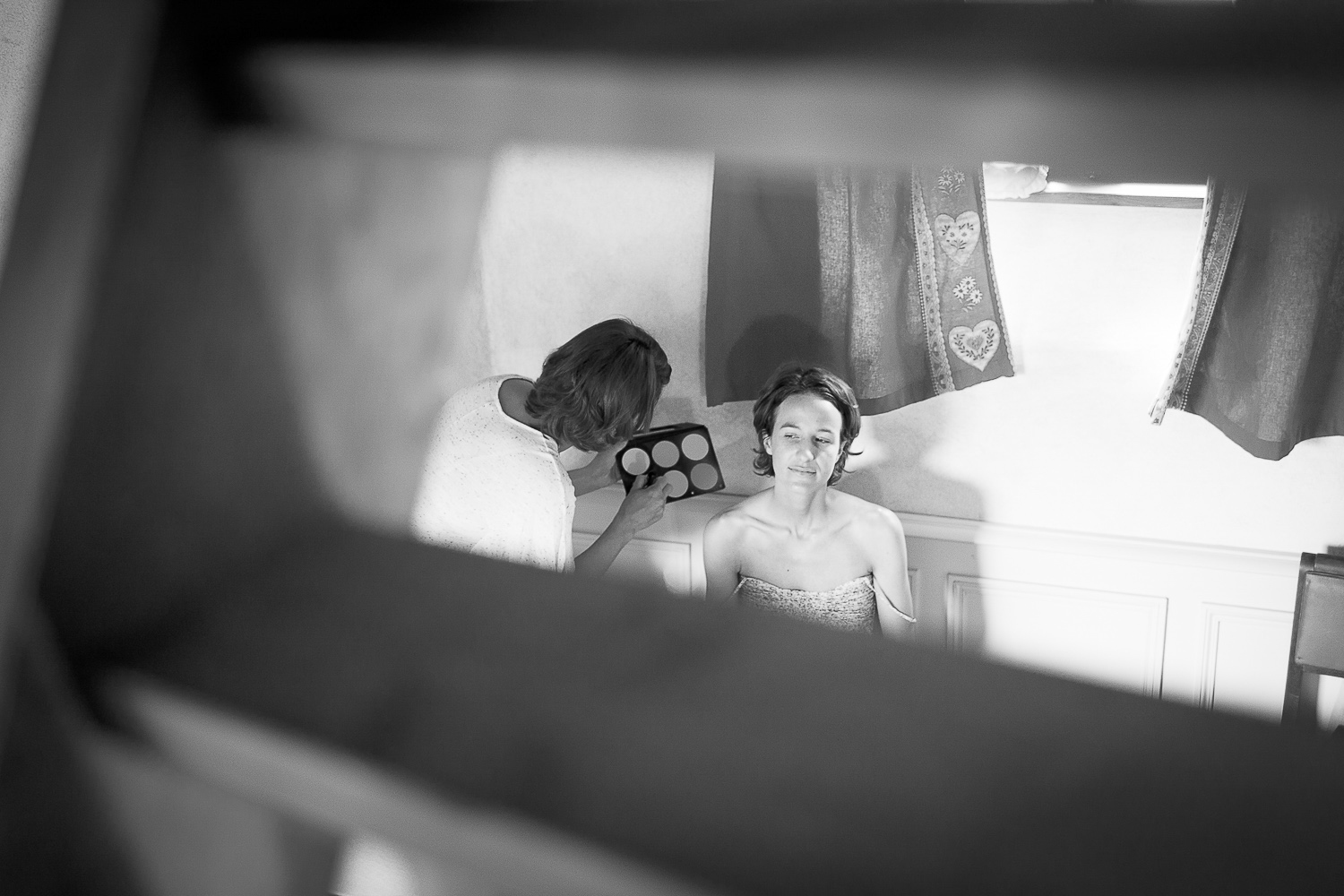 Préparation de la mariée, Annecy, Photographe Mariage Lausanne