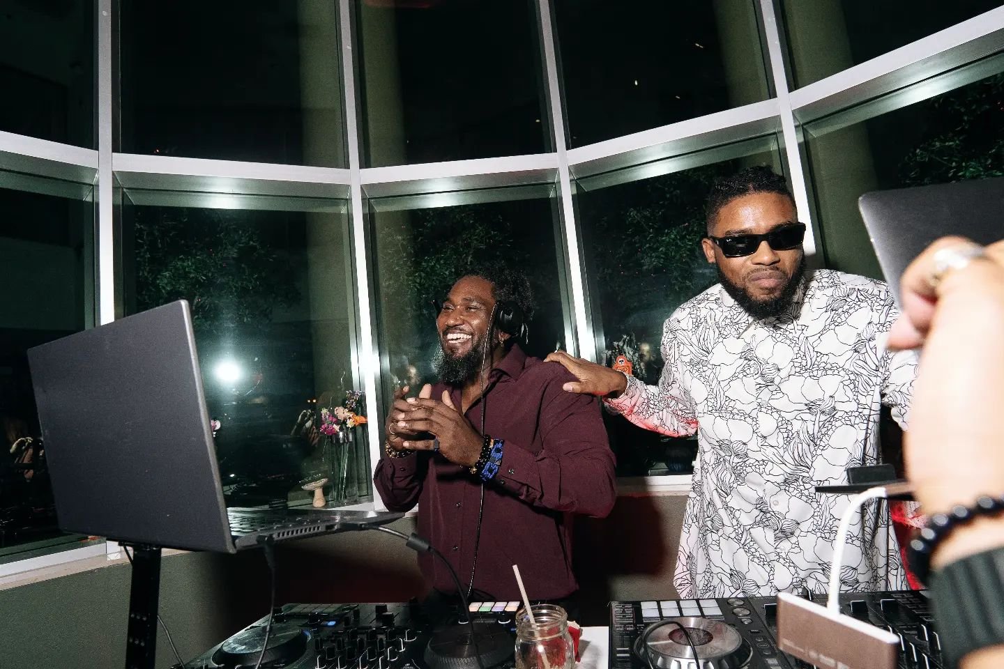 🌹 Interlude 2, An R&amp;B Experience. 🌹

Next up
Art Blitz 4 - Sunday September 22nd 6pm-11pm
Tickets on sale now (link in my bio)

*Art Blitz is a live art battle where 8 artists over 3 rounds create works of art on canvas, the audience &amp; judg