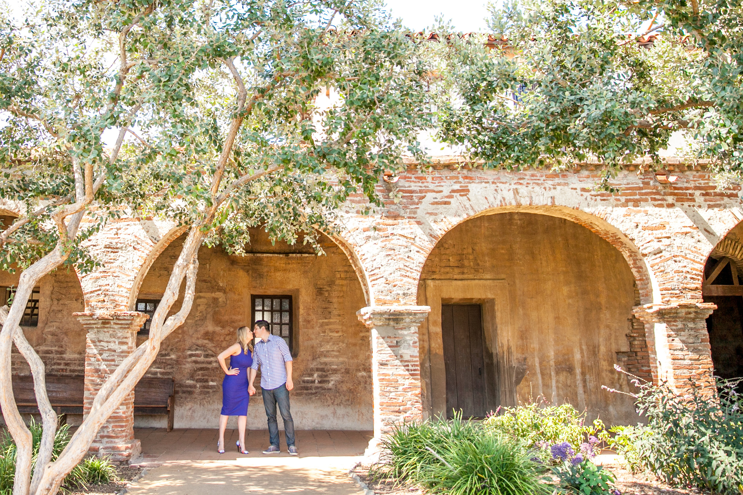 <a href="/stephanie-kyle"><span style="color:white;">Stephanie & Kyle</span> →<strong>Engagement Session</strong>