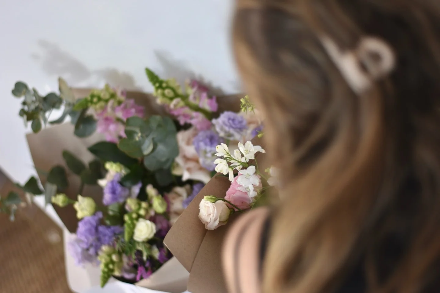 There&rsquo;s a reason we work with seasonal blooms. They&rsquo;re fresher, more affordable, and lighter on the planet. Local, in season, grown not flown. a great alternative to your dozen reds. Link in bio to get organised for Valentine&rsquo;s Day 