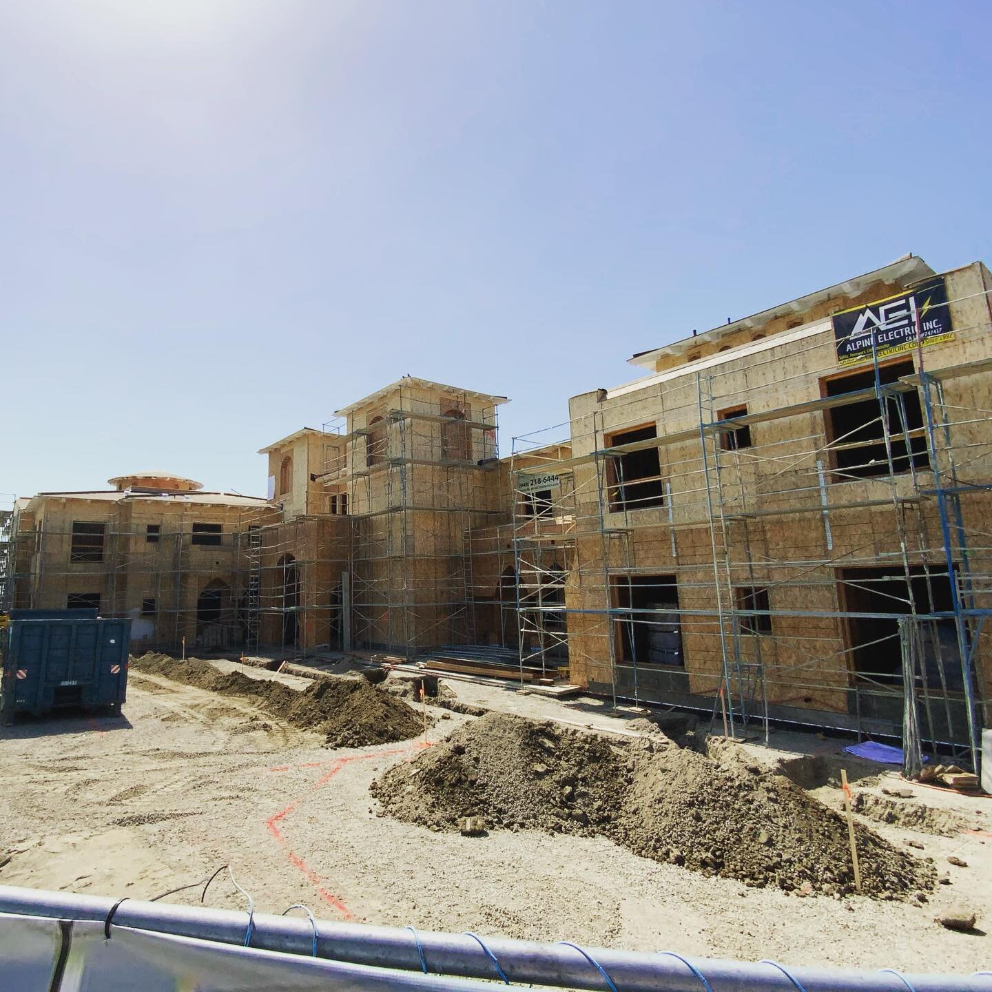 Job update! Rayas Paradise Care is in the final stages of rough in on the 1st, 2nd and roof top floors. Getting ready to set switchgear. Look at that view! #electricians #construction #sanclemente