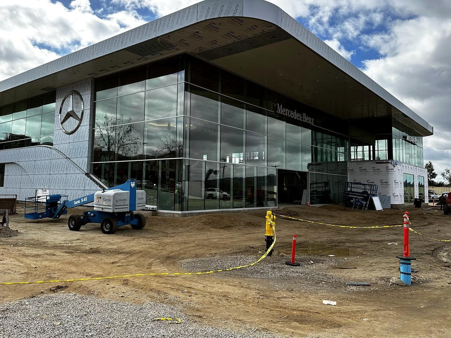 It&rsquo;s been a long road but things are starting to come to fruition! @mercedesbenz is one step closer to completion. Finishes coming soon. #construction #electricians #builtbetter @united_contractors