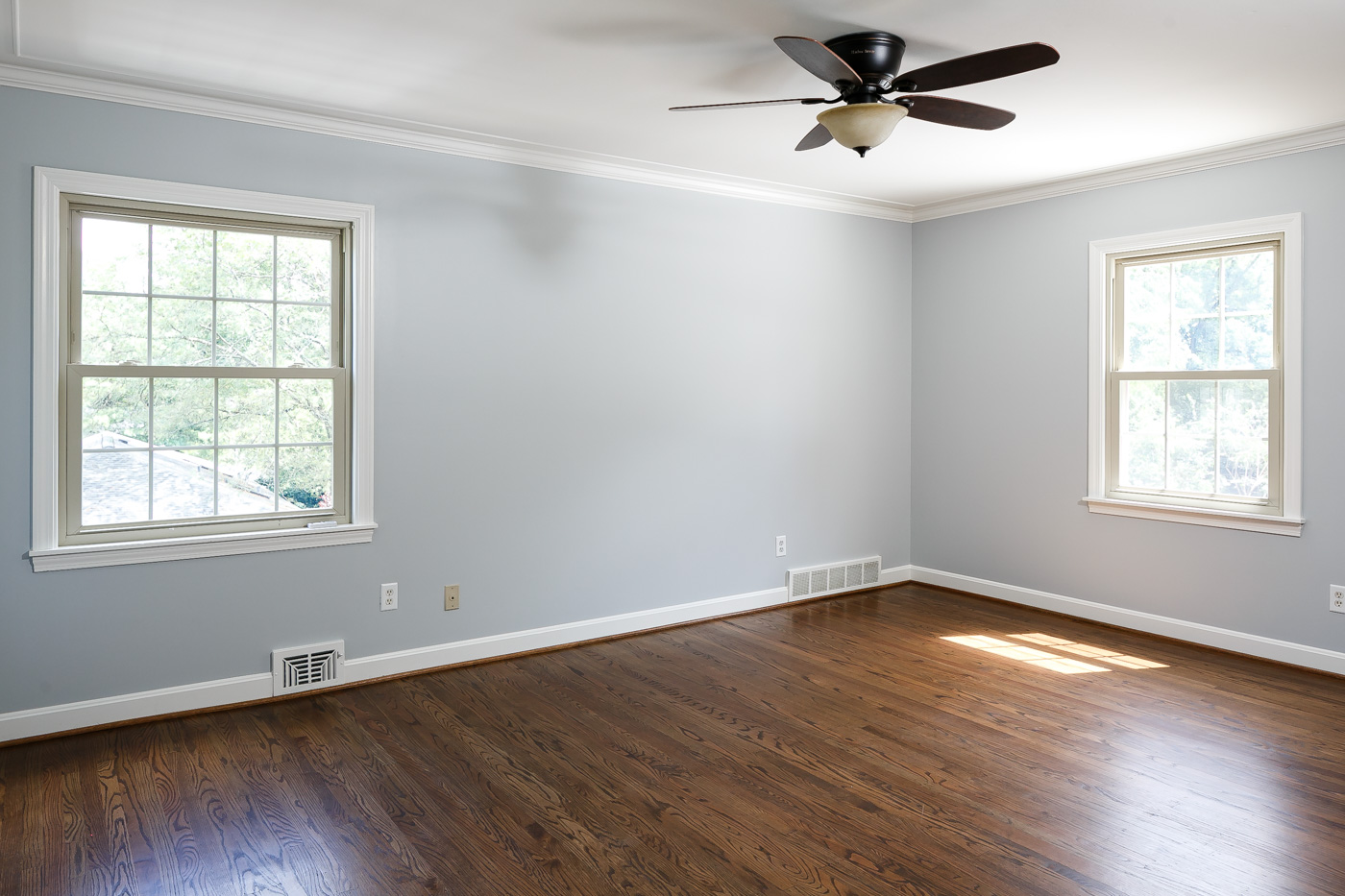 Upstairs ensuite bedroom