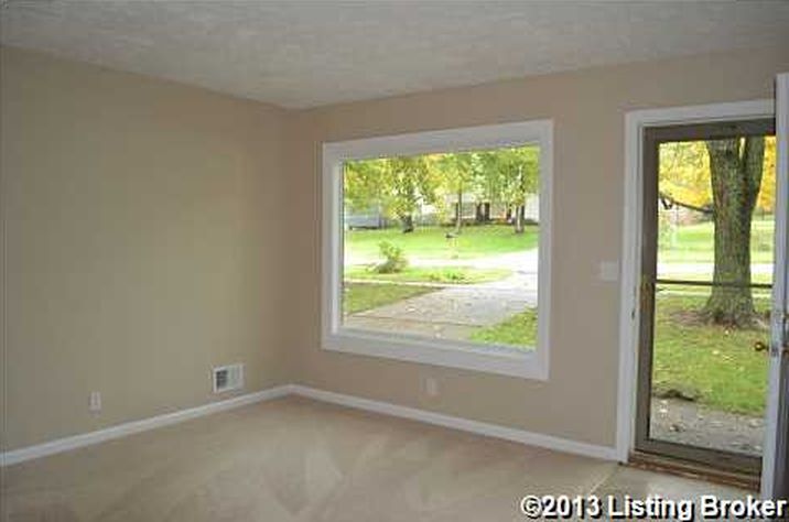 Oh hey! A ceiling that's not held up by 2x4's!